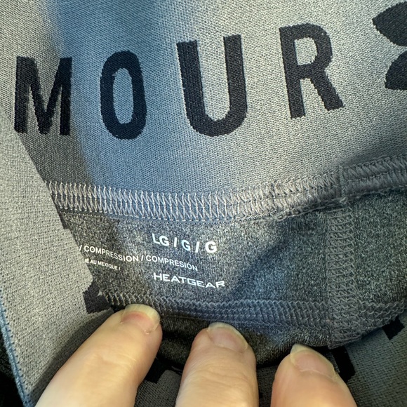 Women’s , under armour, cropped leggings, size large. - Picture 2 of 4